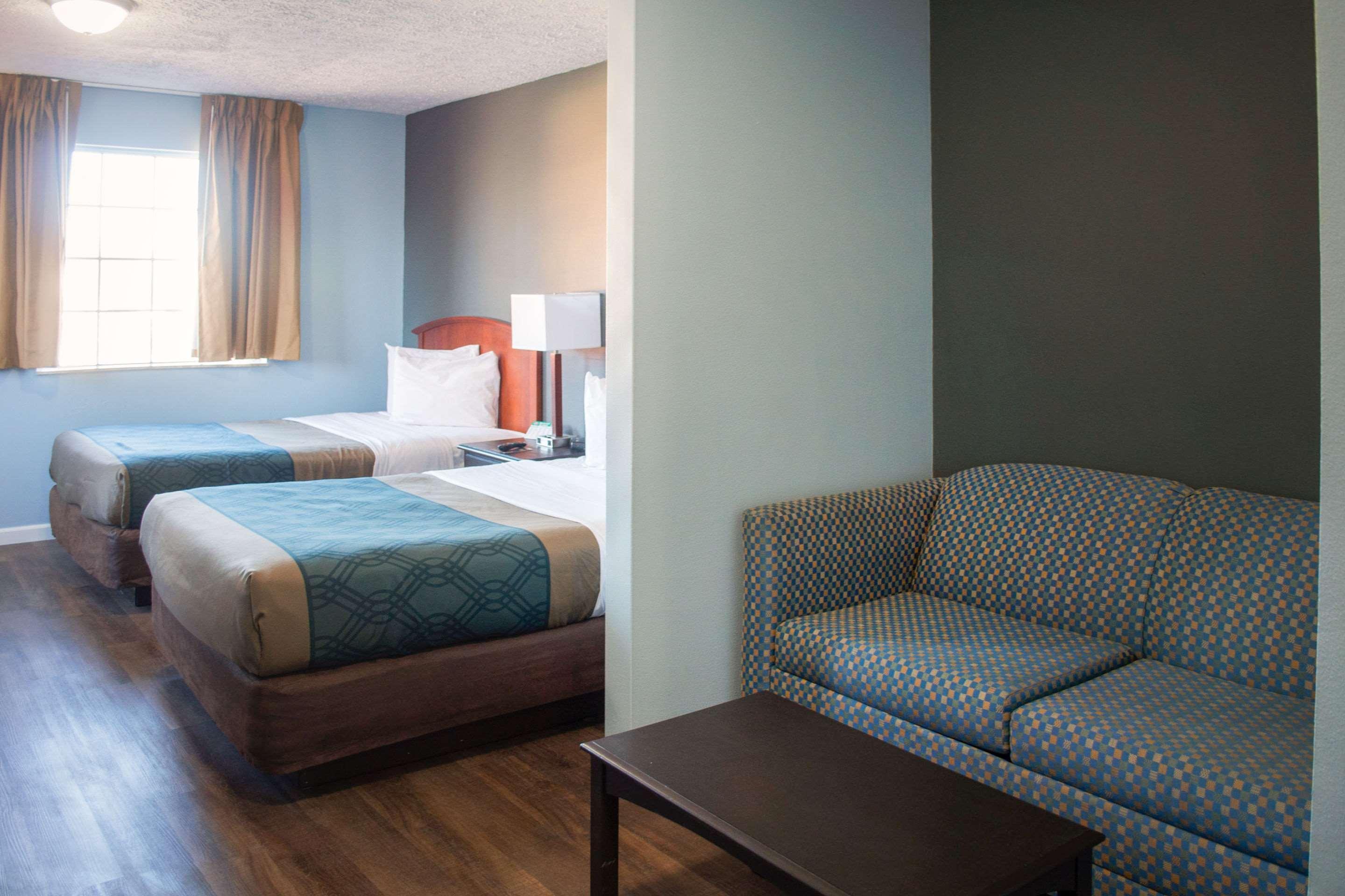 Econo Lodge Inn & Suites South Sandusky Exterior photo