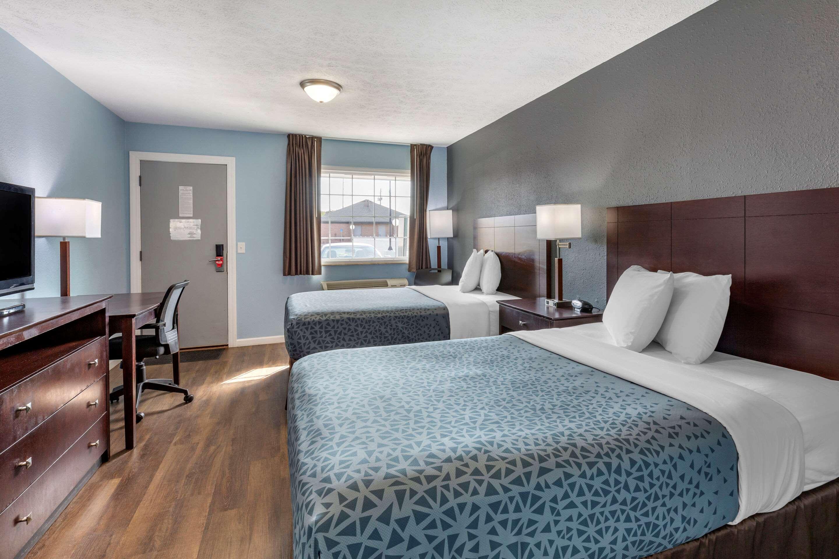 Econo Lodge Inn & Suites South Sandusky Exterior photo