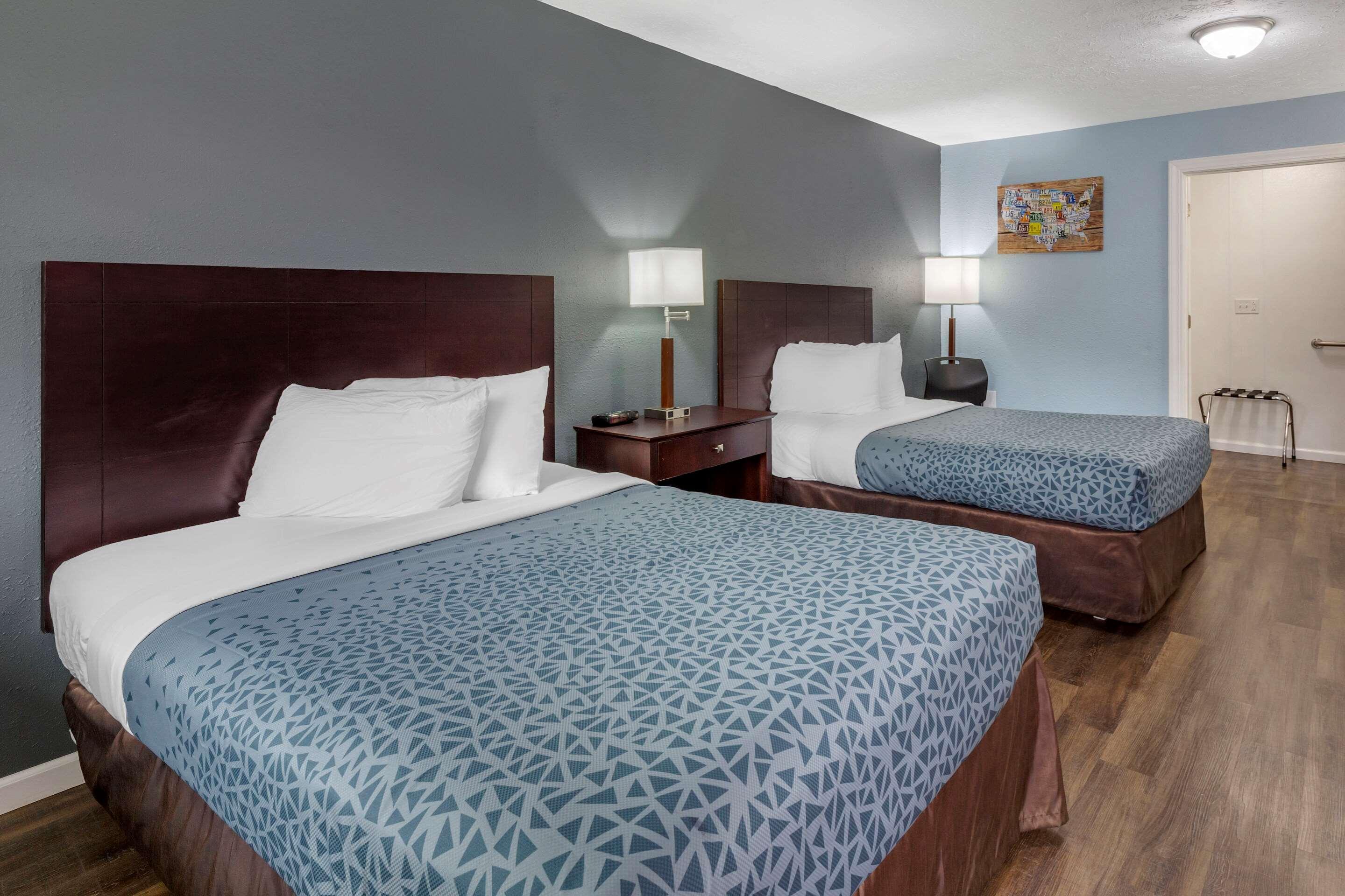 Econo Lodge Inn & Suites South Sandusky Exterior photo
