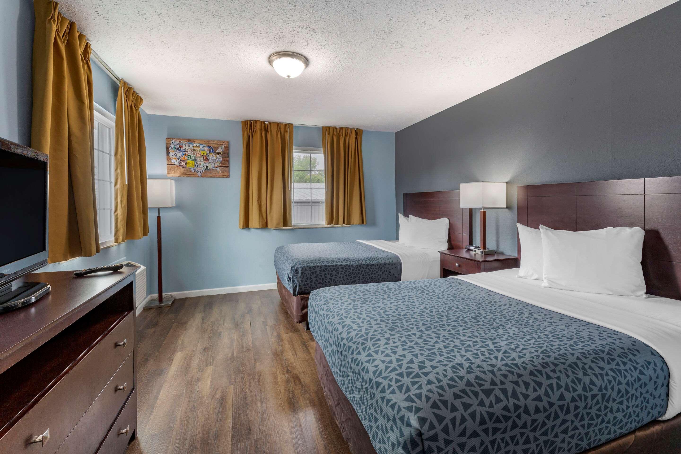 Econo Lodge Inn & Suites South Sandusky Exterior photo