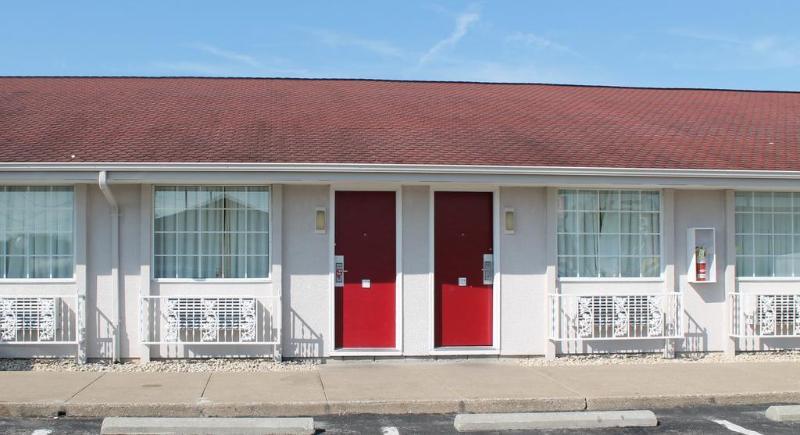 Econo Lodge Inn & Suites South Sandusky Exterior photo