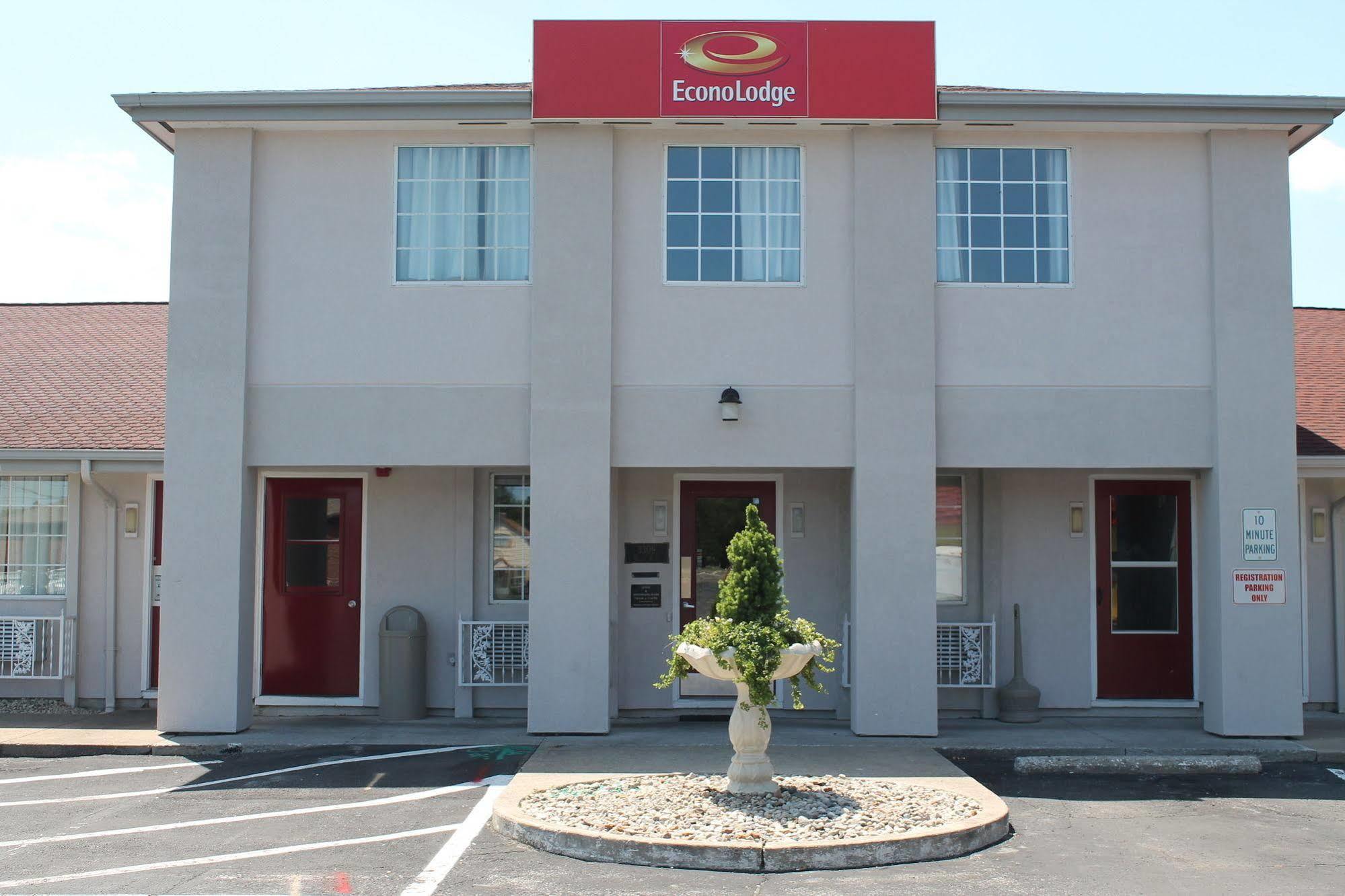 Econo Lodge Inn & Suites South Sandusky Exterior photo
