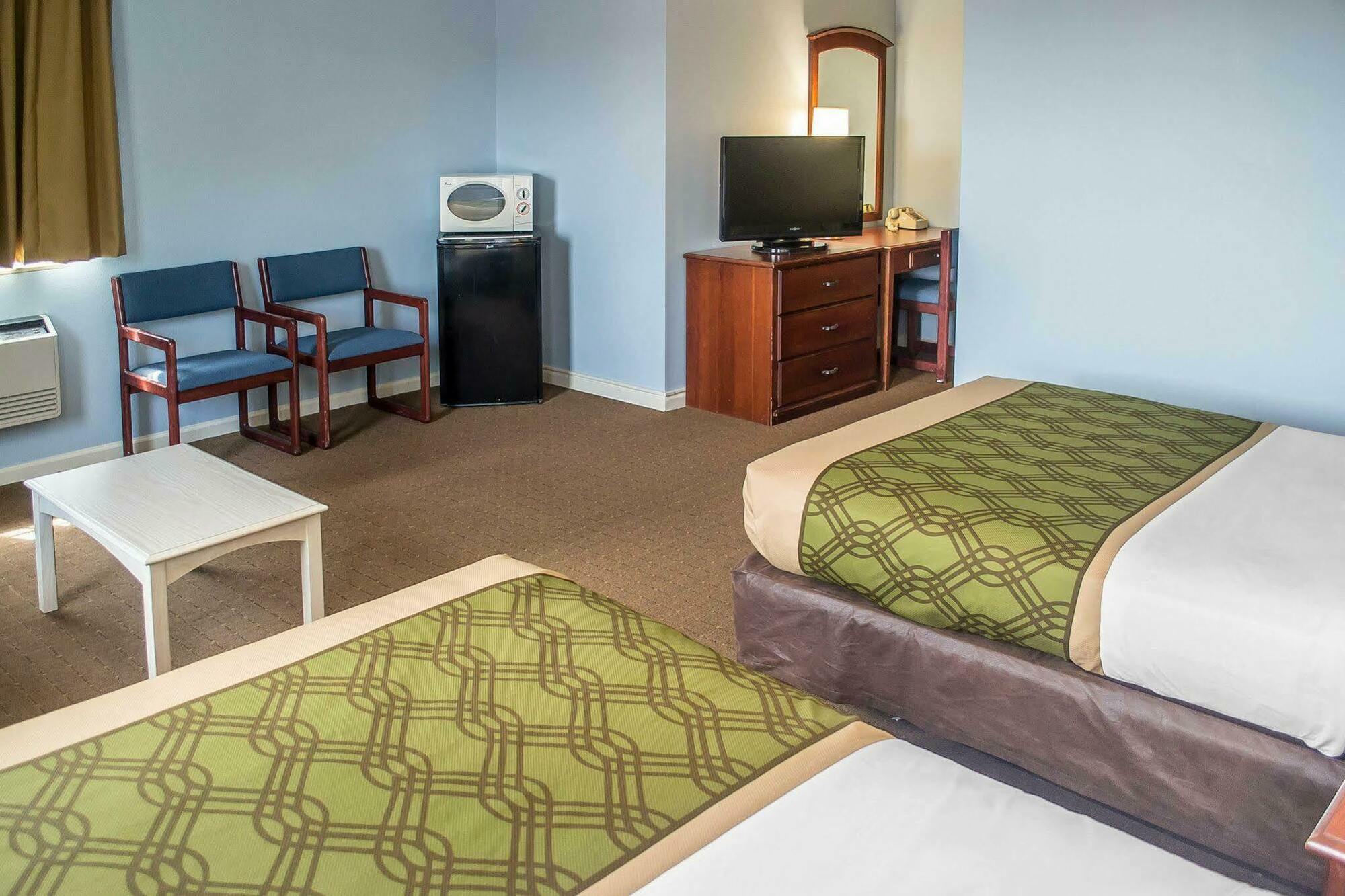 Econo Lodge Inn & Suites South Sandusky Exterior photo